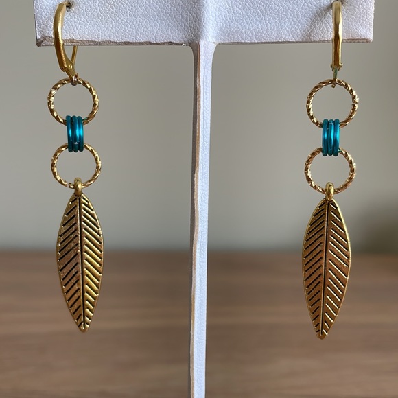 HAND CRAFTED EARRINGS Statement Gold Plated Leaves Metallic Turquoise Rings - Picture 5 of 11